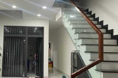 Phòng khách nhà 3 tầng gần Minh Mạng